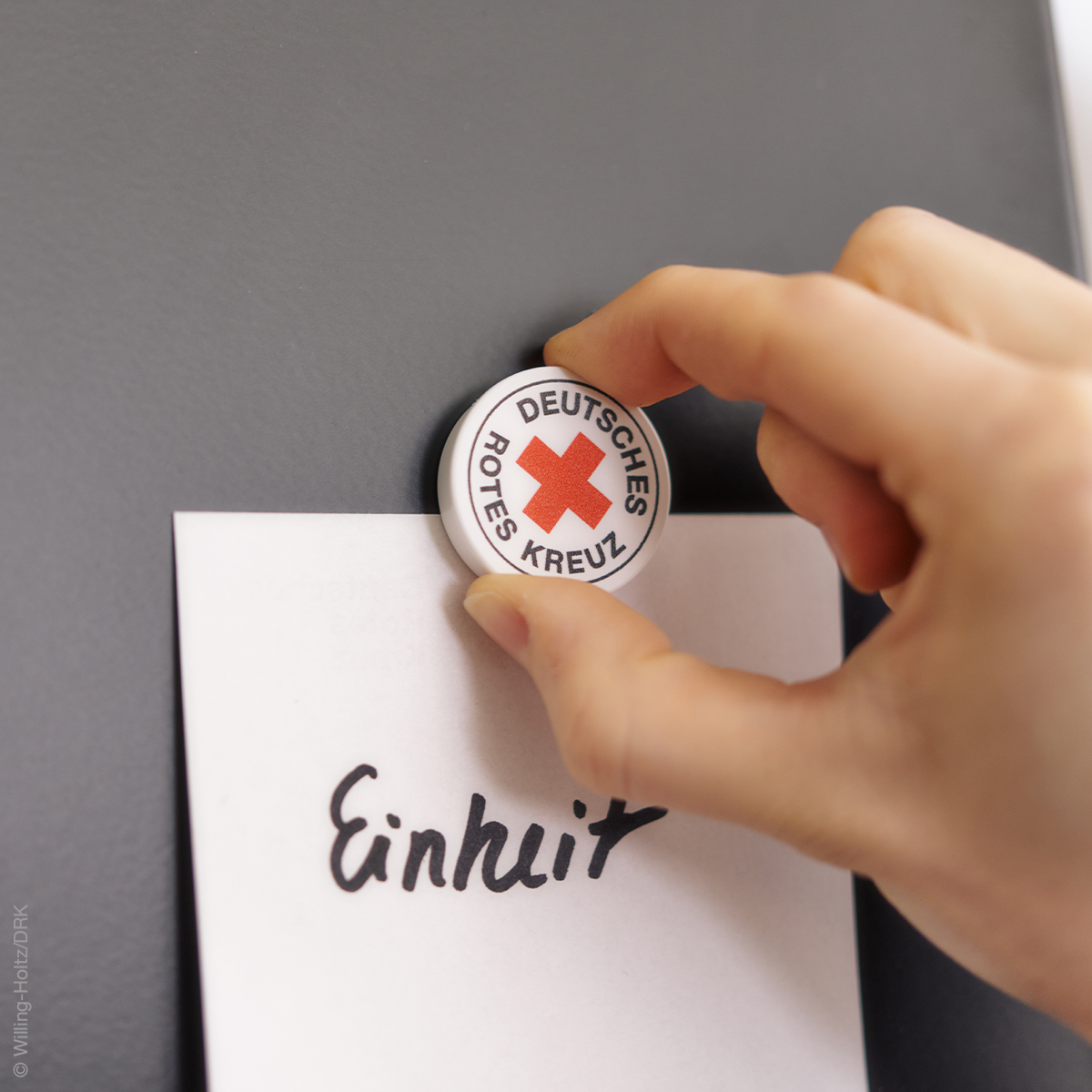 Magnete mit DRK-Rundlogo Format: 3 cm, VE = 10 Stück