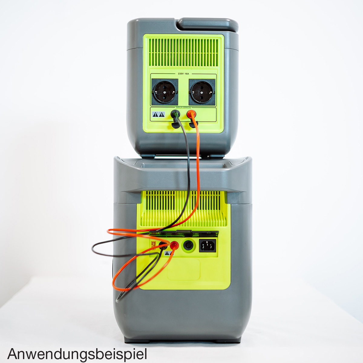 USV, Netzteil, Stromversorgung, Trainer-Device, Wartungsgerät, Abstützung-atelier, Stromversorgung, neon grüne Paneele, elektrische Anschlussstücke, gestapelte Vorrichtung, Laborgeräte, Elektrisches Gerät, Gestapelte Einheiten, Kabel, Netzeingang