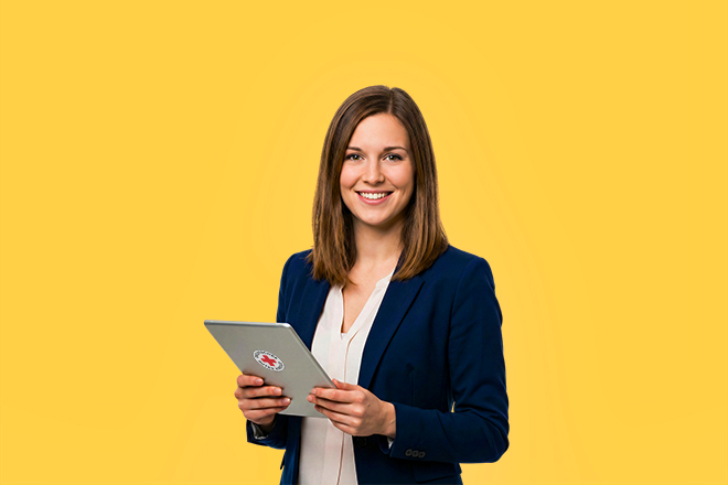 frau, tablet, blazer-blau, bluse-weiß, gelb-hintergrund, Frau, Geschäft, Tablet, gelber Hintergrund, Blazer