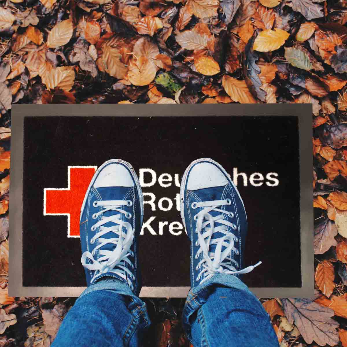 Fußmatte mit DRK-Kompaktlogo, Maße: 39 x 58 cm