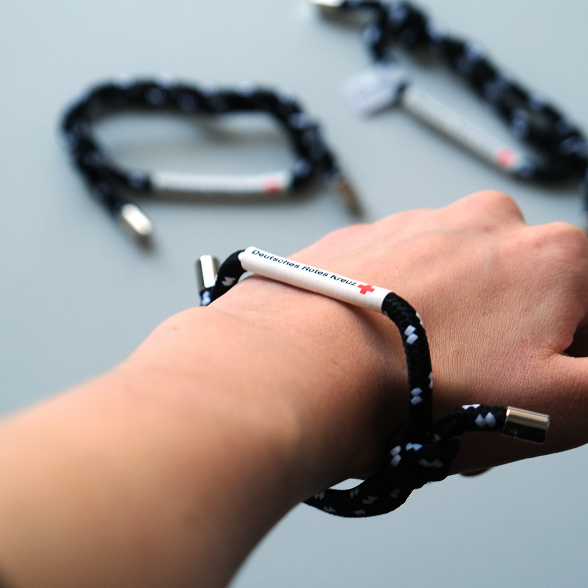 Kordel-Armbänder mit DRK-Langlogo, VE = 5 Stück