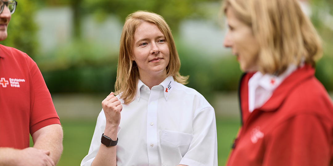 weißes hemd, kragenhemd, person, outdoor, rot