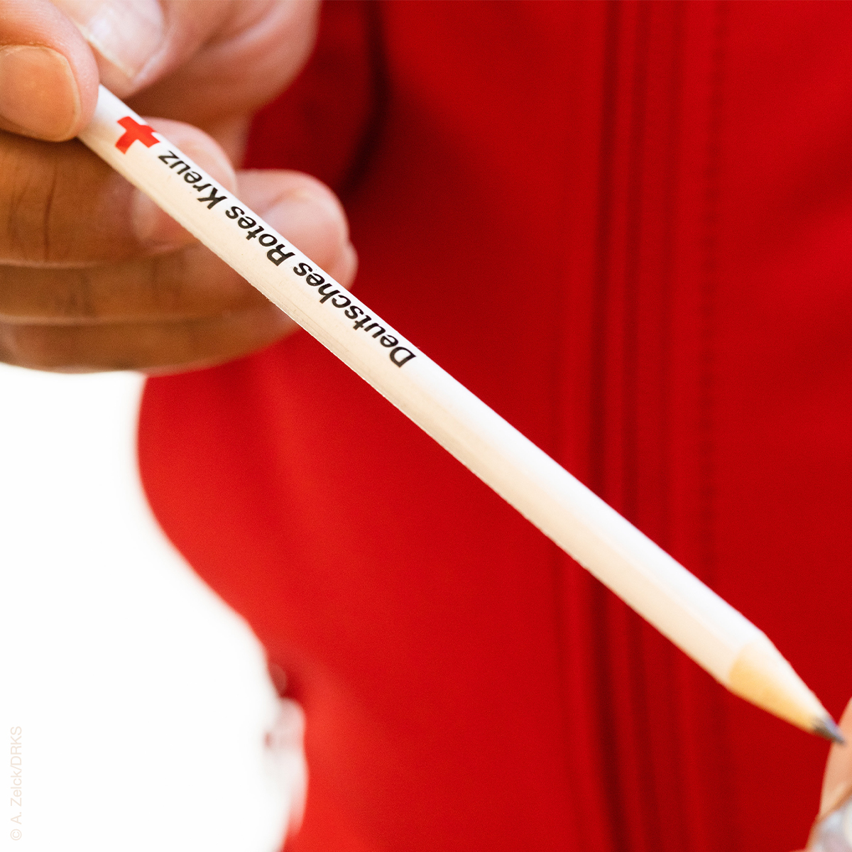 Bleistift mit Radierer und DRK-Langlogo ungespitzt, VE = 10 Stifte