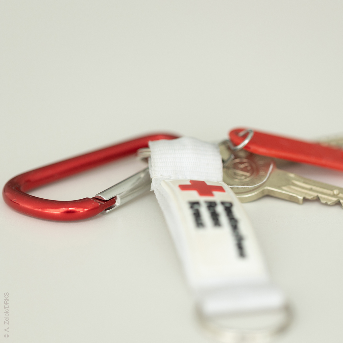 Schlüsselanhänger mit Karabiner, mit DRK-Kompaktlogo, VE = 10 Stück