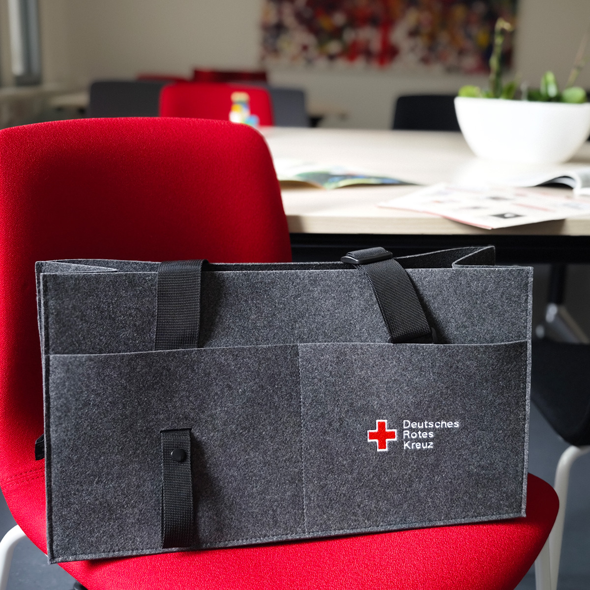 Moebel, Tabelle, Erste Hilfe, Logo