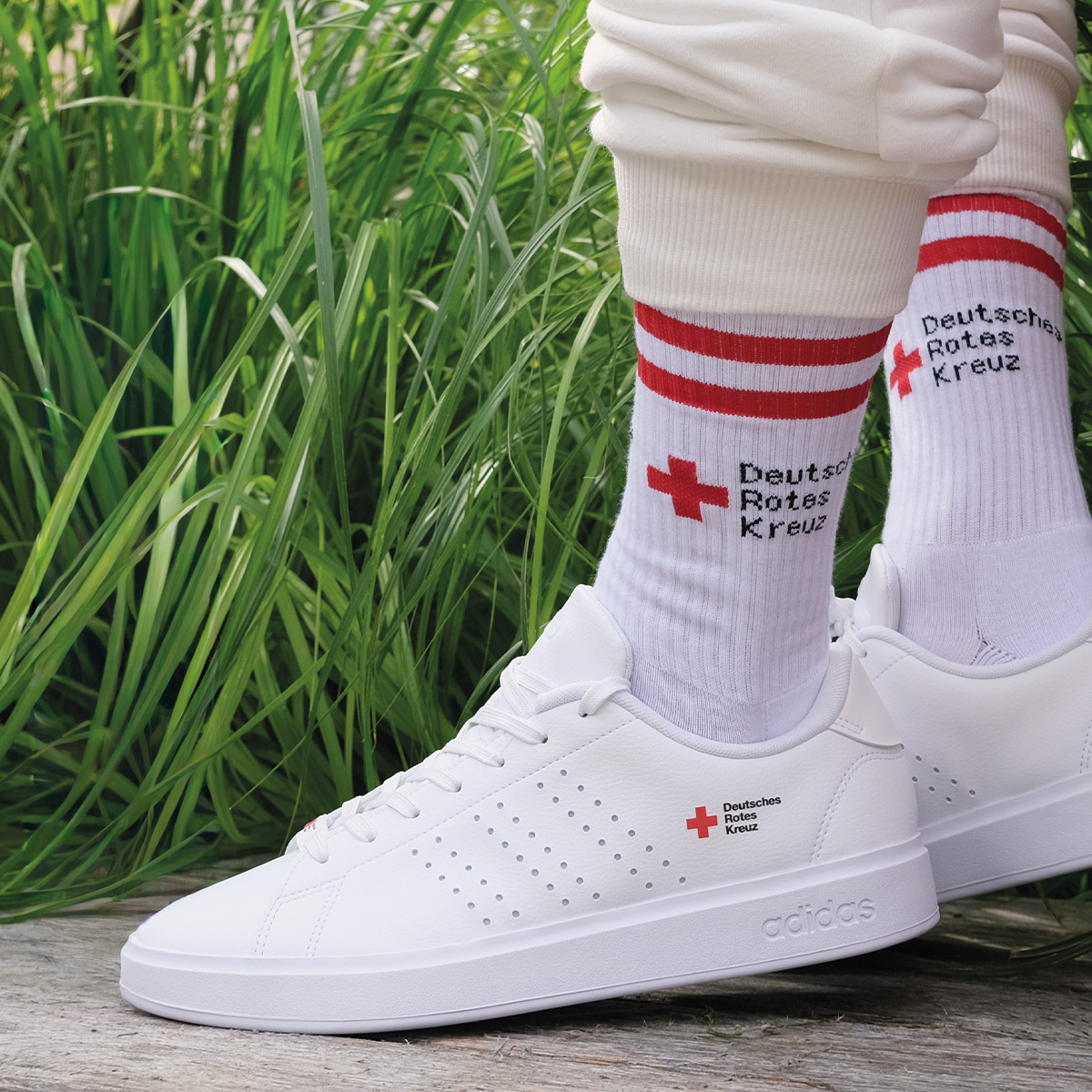 Schuhwerk, Schuh, Sneaker, Strumpfwaren, Socke