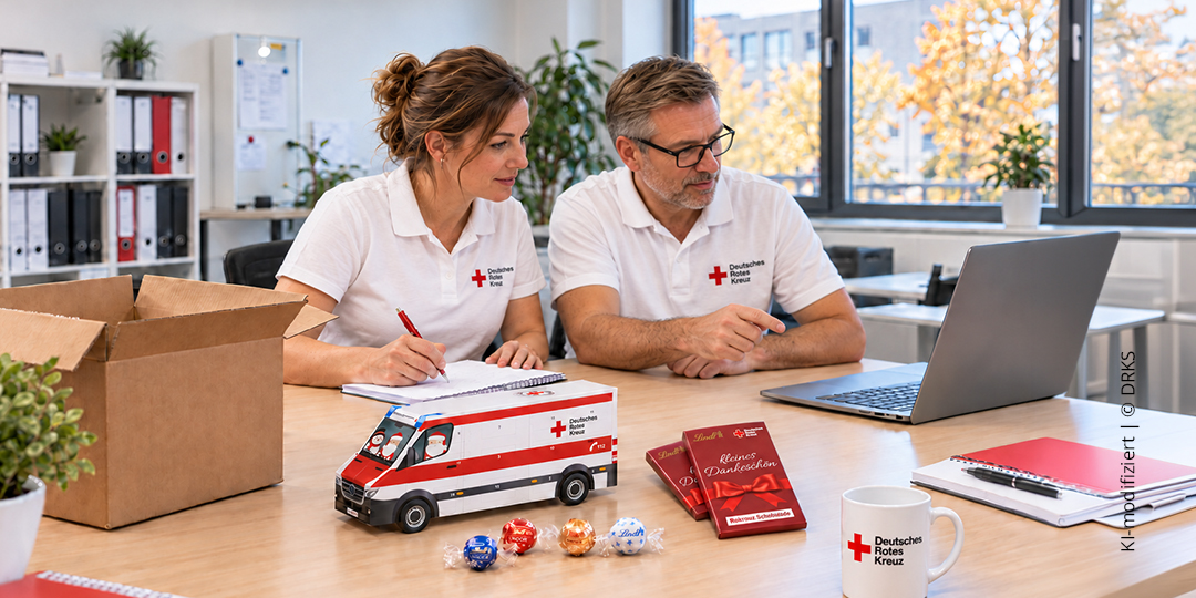sanitätermodell, ambulanzauto, notfalldienst, deutschesrotkreuz, spielzeugauto