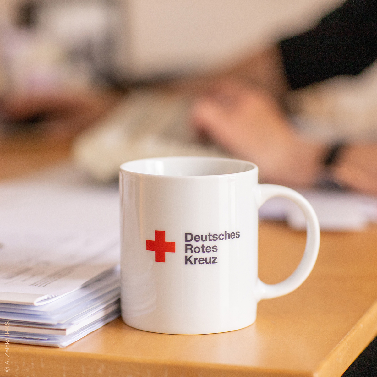 Becher mit weiß,  VE = 6 Stück