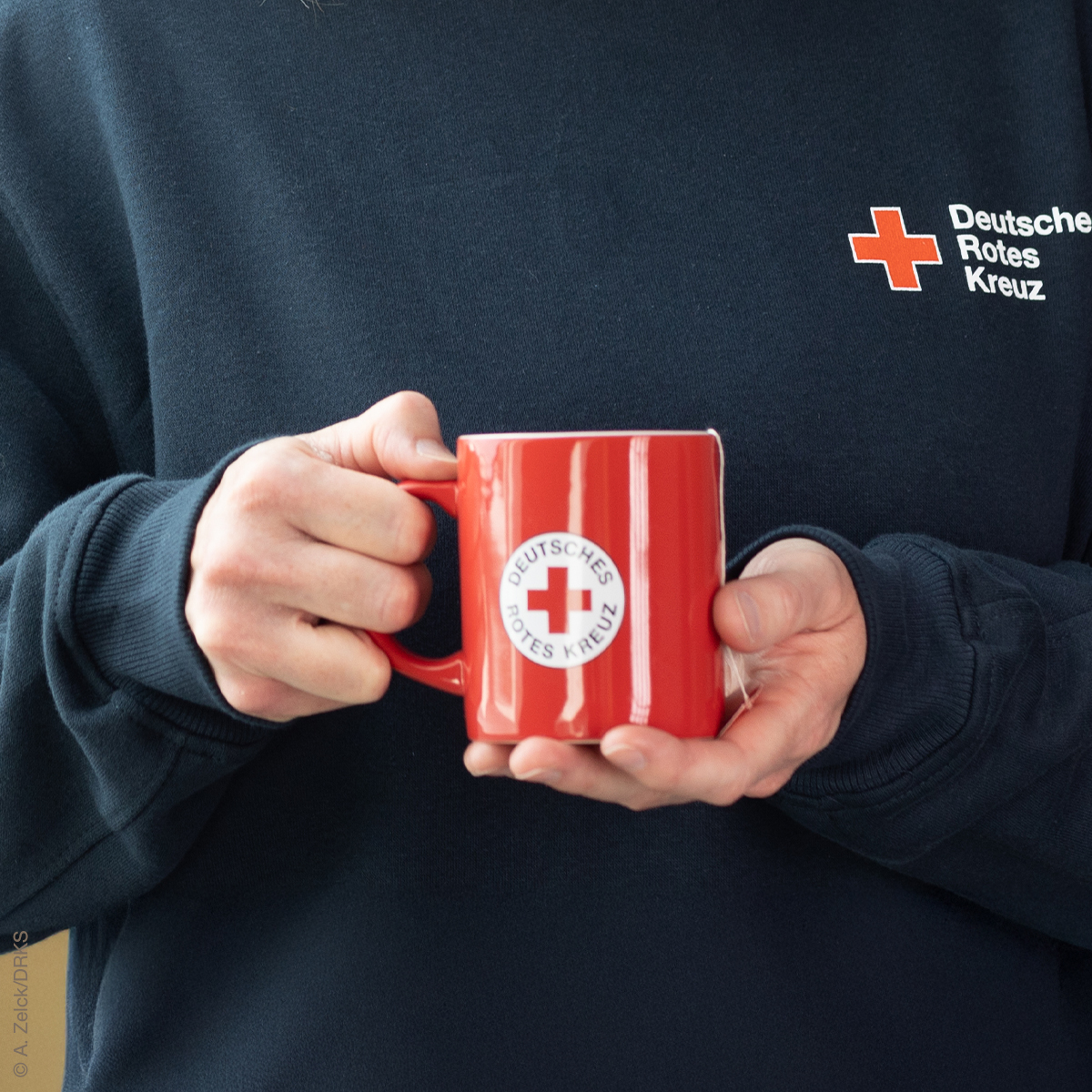 Becher mit rot, DRK Rundlogo, VE = 6 Stück