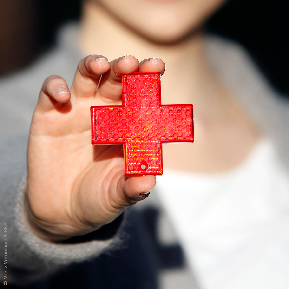 Reflektor KREUZ inkl. Schnur Farbe: rot mit VE = 10 Stück